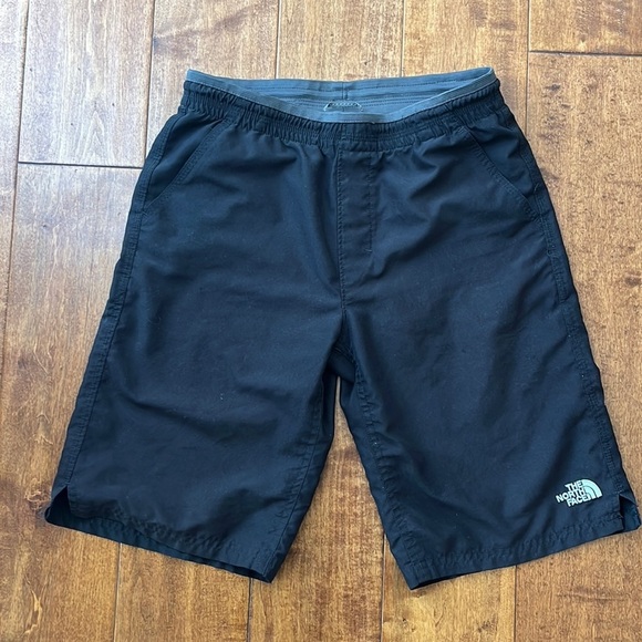 The North Face Black Knee Length
Relaxed Fit Swimming Shorts Kid's
Size M - Picture 2 of 8